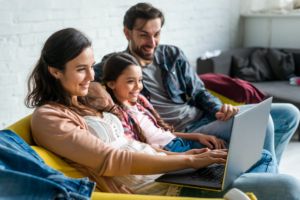 como escolher o melhor plano família de internet - HughesNet